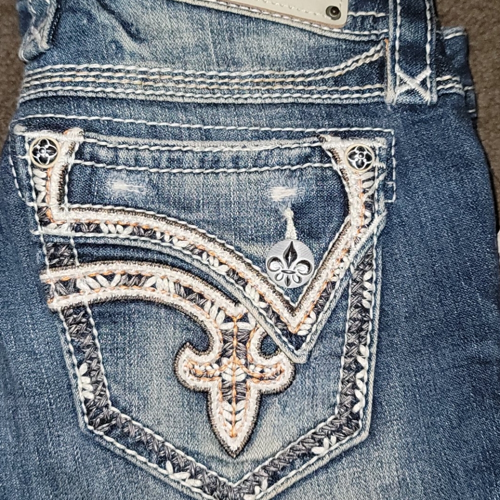 ROCK REVIVAL ALEXIA CROP JEANS
